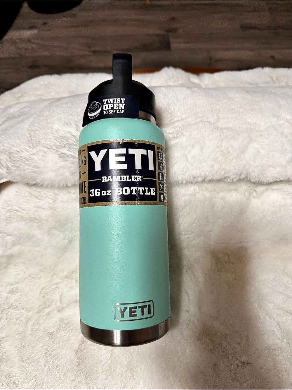 YETI Rambler 36 oz Bottle Seafoam New